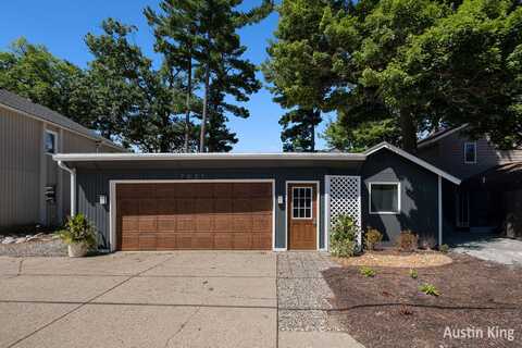 7027 Goldenrod Drive NE, Rockford, MI 49341