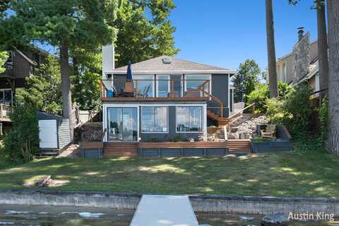 7027 Goldenrod Drive NE, Rockford, MI 49341
