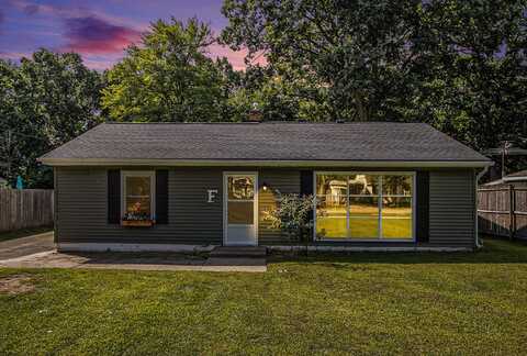 1050 Bronson Avenue, Plainwell, MI 49080