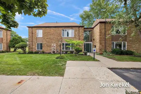 476 Barkwood Ct, Grand Rapids, MI 49534