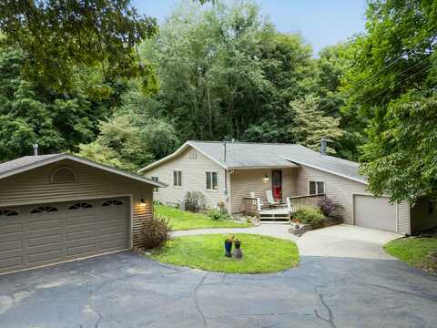 6557 E Eagle Lake Drive, Kalamazoo, MI 49009