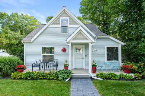 601 Kalamazoo Street, South Haven, MI 49090
