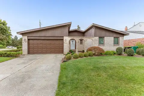 47315 Royal Road, Macomb, MI 48044