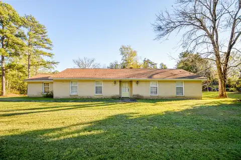 301 Colonial Cir, Starkville, MS 39759