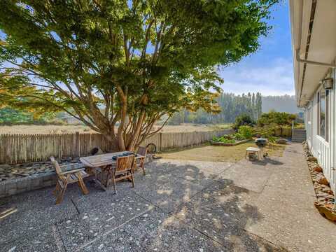 104 Thistle Lane, Freshwater, CA 95503