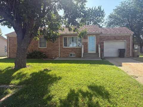 909 Susank Rd, Hoisington, KS 67544