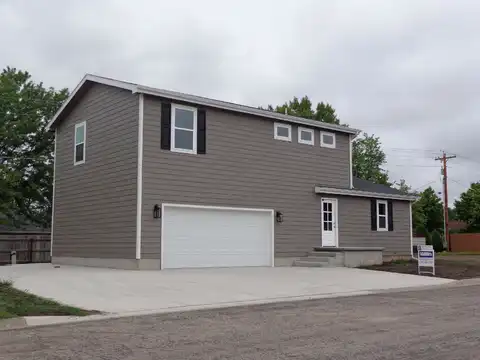 1203 Elm, Victoria, KS 67671