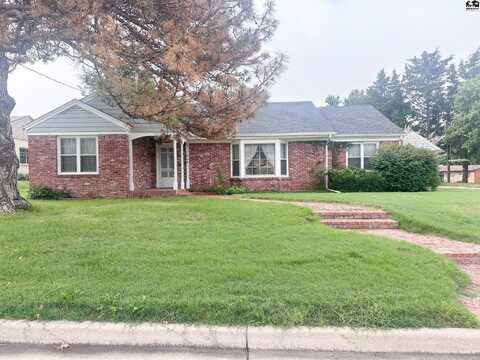 1005 Manor Rd, Pratt, KS 67124
