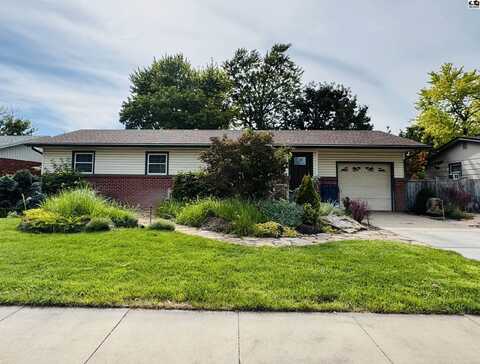 59 Meadowlark Ln, Hutchinson, KS 67502
