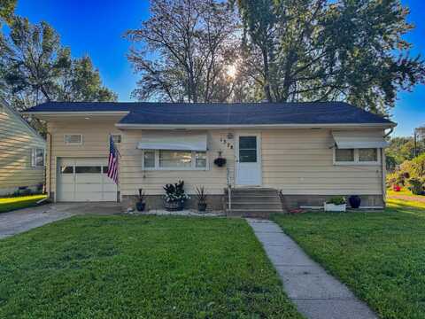 1378 Iowa Ave SE, Huron, SD 57350