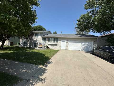 2349 Ohio Ave SW, Huron, SD 57350