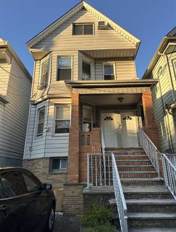 79 WEST 52ND ST, Bayonne, NJ 07002
