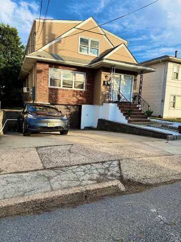 84 COUNTRY VILLAGE RD, JC, West Bergen, NJ 07305