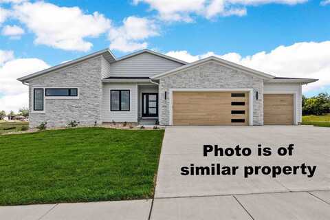 717 Pointer Cir, Center Point, IA 52213