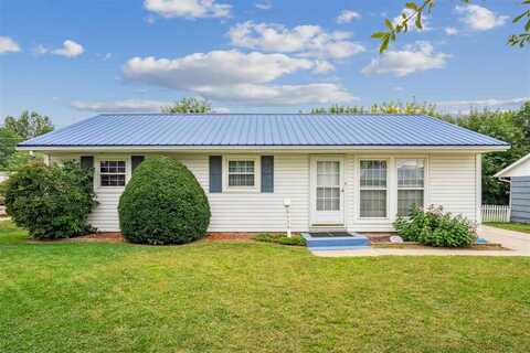 4439 Benton St NE, Cedar Rapids, IA 52402