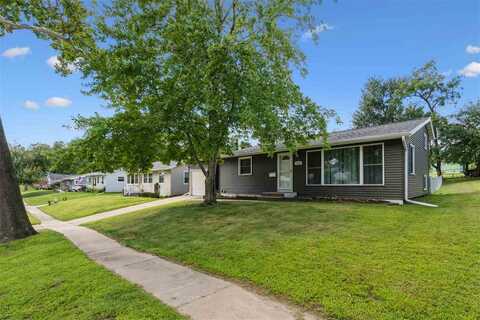 1241 38th St SE, Cedar Rapids, IA 52403