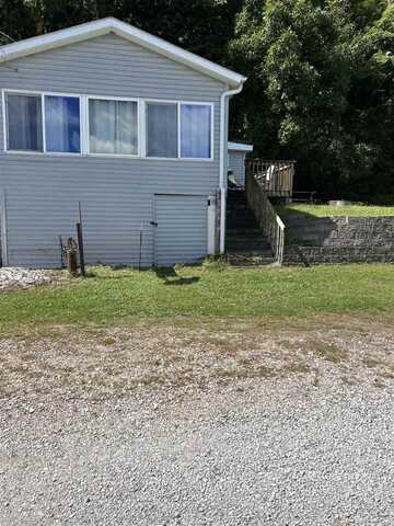 9643 F Ave., Wapello, IA 52653
