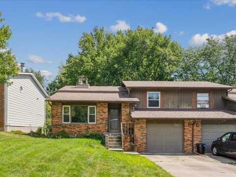 1912 North Ridge Dr, Coralville, IA 52241