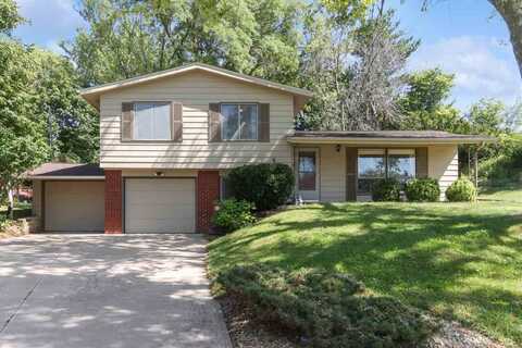 4 Bangor Cir, Iowa City, IA 52246