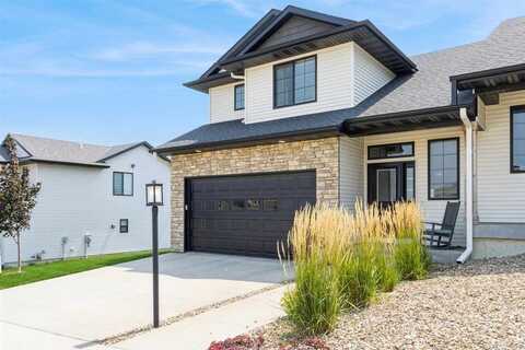 707 Rolling Hills Dr, Tiffin, IA 52340