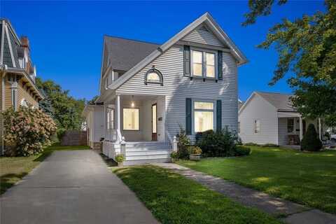 304 E Union St, Manchester, IA 52057
