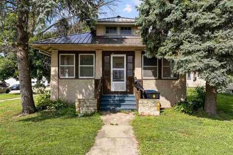 301 Plum St, Tipton, IA 52772