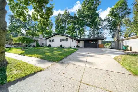 2811 Woodview Drive, Lansing, MI 48911