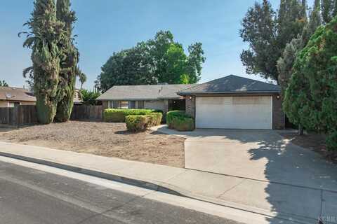 522 Warren, Lemoore, CA 93245