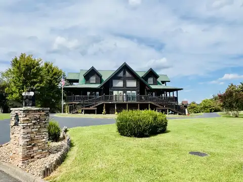 838 Pinnacle Drive, Dandridge, TN 37725