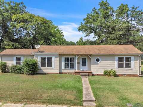 206 Melba Avenue, Gladewater, TX 75647