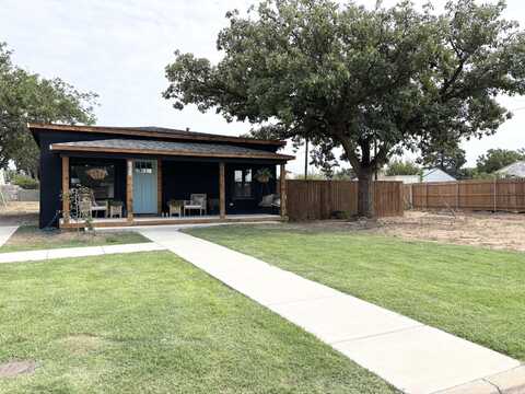 808 12th Street, Abernathy, TX 79311