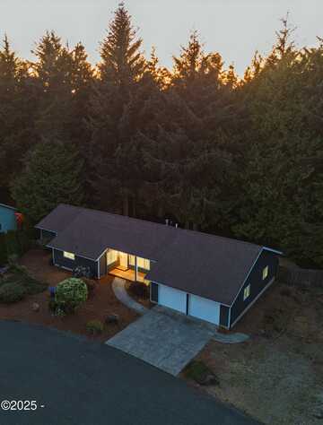 60 Seagrove Place, Lincoln City, OR 97367