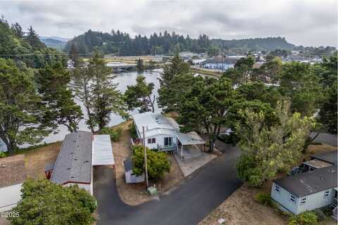 955 NE Mill St, Waldport, OR 97394