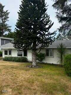 1127 SW 13th Street, Lincoln City, OR 97367