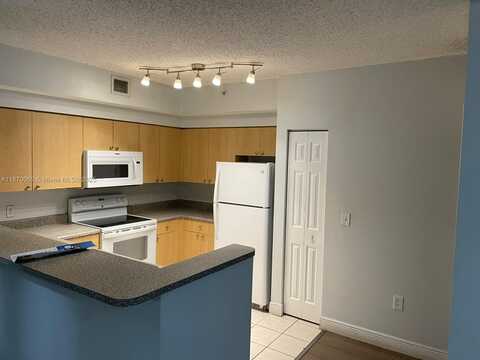 8020 N Nob Hill Rd, Tamarac, FL 33321