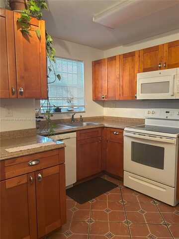 8897 Fontainebleau Blvd, Miami, FL 33172