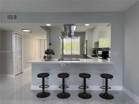 150 Lakeview Dr, Weston, FL 33326