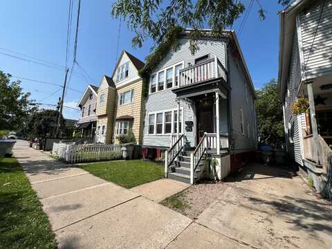 1709 N Astor St, Milwaukee, WI 53202