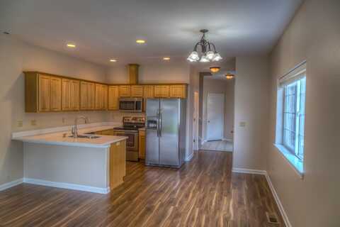 2762 SW Juniper Avenue, Redmond, OR 97756