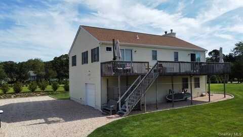 7 Corwin Lane, Hampton Bays, NY 11946