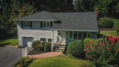 35 Grist Mill Lane, Halesite, NY 11743