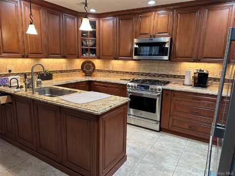 185 Colony Drive N, Holbrook, NY 11741