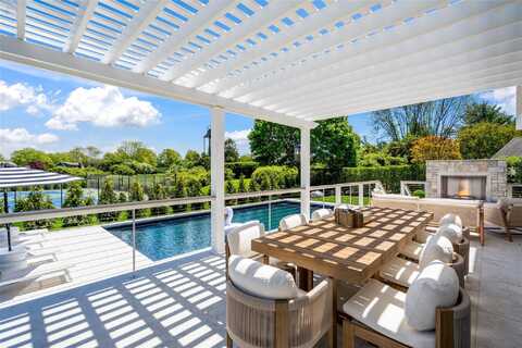 4 Carriage Lane, Southampton, NY 11968