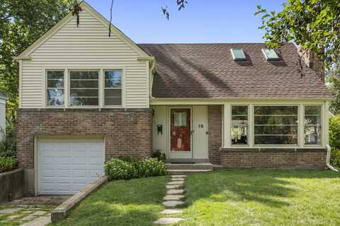 16 Williamsburg Court, Evanston, IL 60203