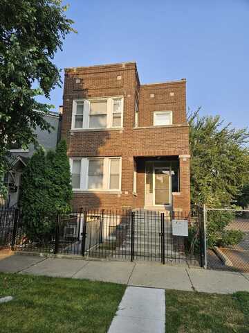 852 N Central Park Avenue, Chicago, IL 60651