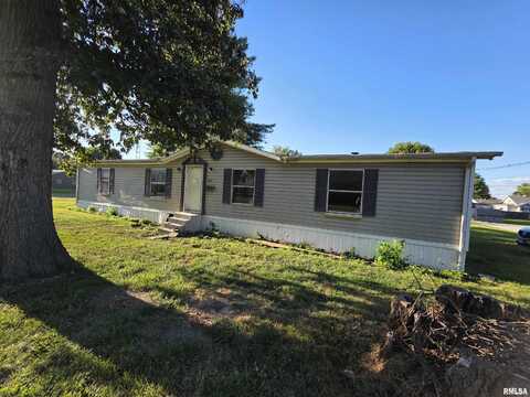 602 E NICHOLAS Street, Carlinville, IL 62626