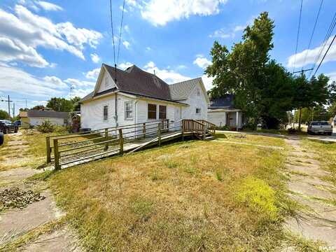 402 W Sylvester Street, Christopher, IL 62822