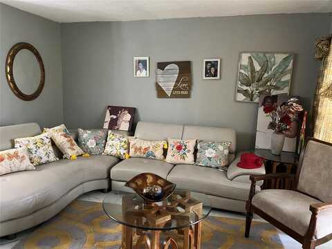 4171 NW 52nd Ave, Lauderdale Lakes, FL 33319