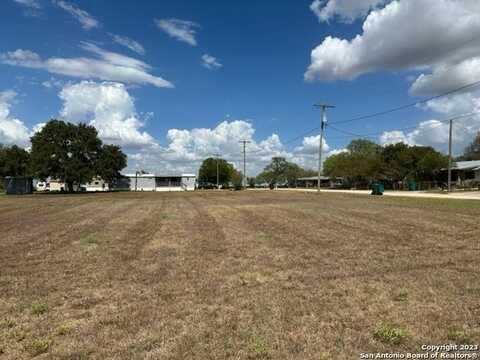 1309/1311 HICKORY ST, Jourdanton, TX 78026