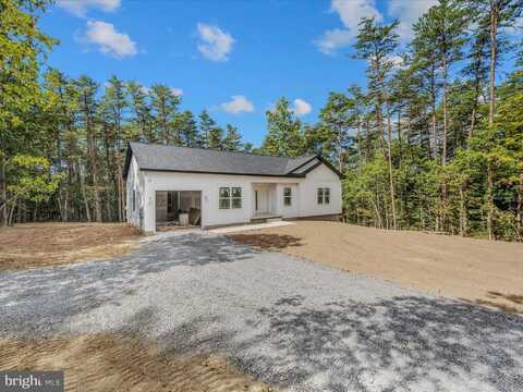 232 OAK HILL ROAD, BERKELEY SPRINGS, WV 25411